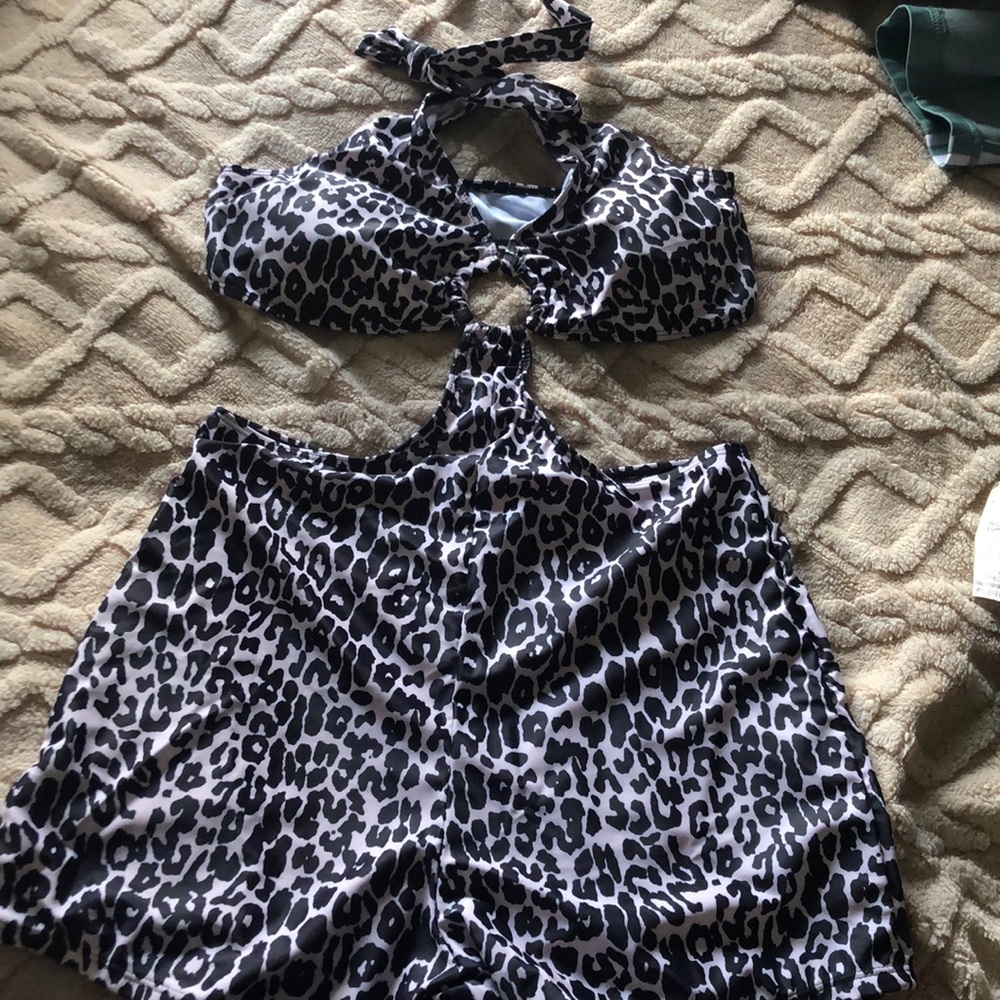 One piece swim suit